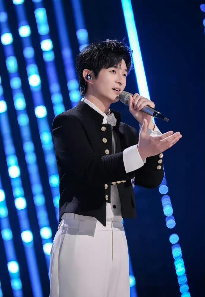 危晋宇《声鸣远扬》全国总冠军。《声鸣远扬2025》终于落下帷幕。危晋宇的夺冠