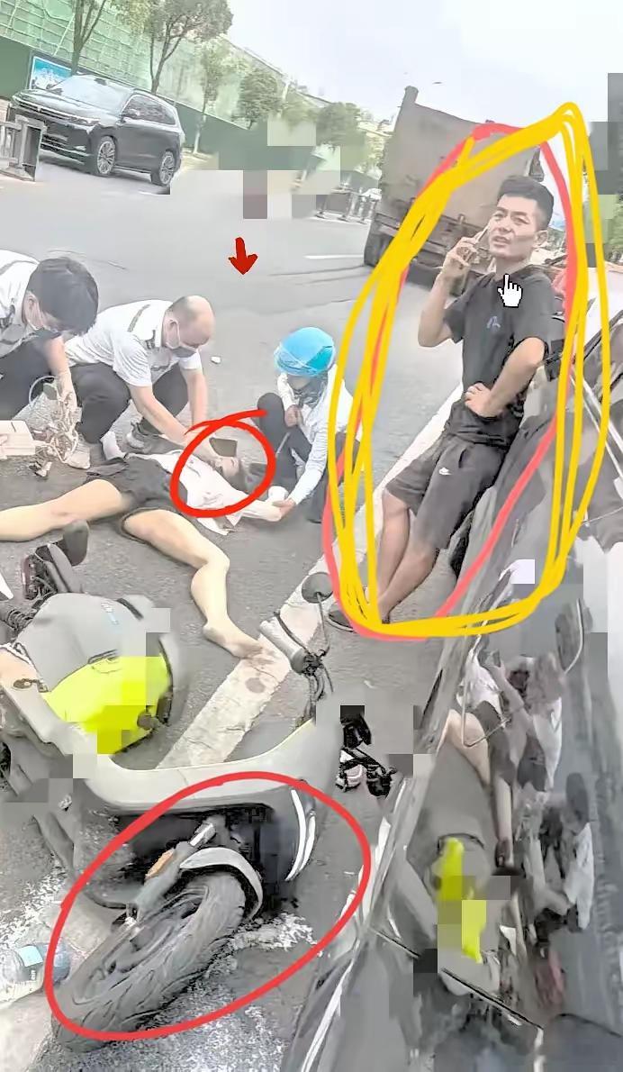 九江这场车祸，光听着就心里发紧。后八轮撞上电动车，骑车的女子当场没了，而那个叫“