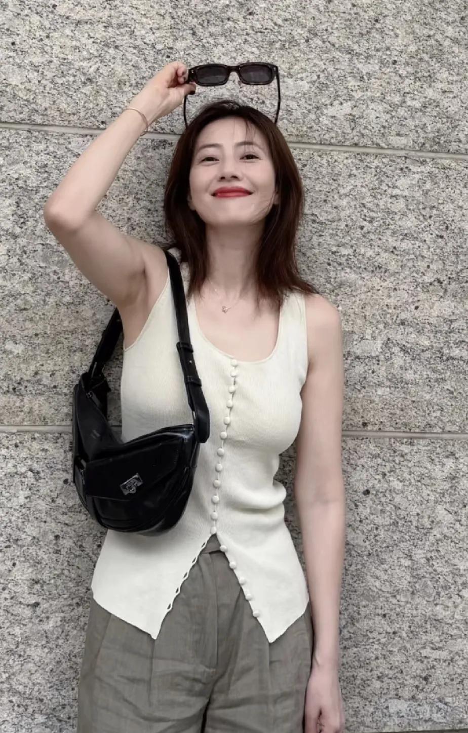 高圆圆，内娱唯一一个正面和背面照都完美的女星。