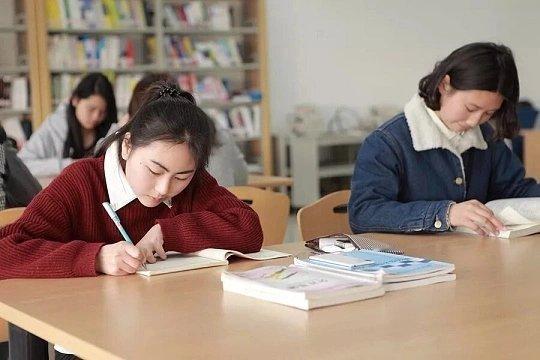 人最重要的是经营自己人最重要的是经营自己，这是一场贯穿人生的长期修行。经营自己，