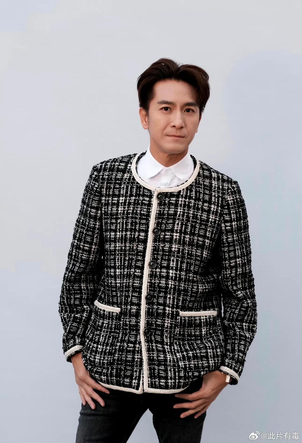 网友在马国明账号下吐槽他的穿搭，笑死了[笑着哭]“你说，你是不是从衣柜里拿的汤洛