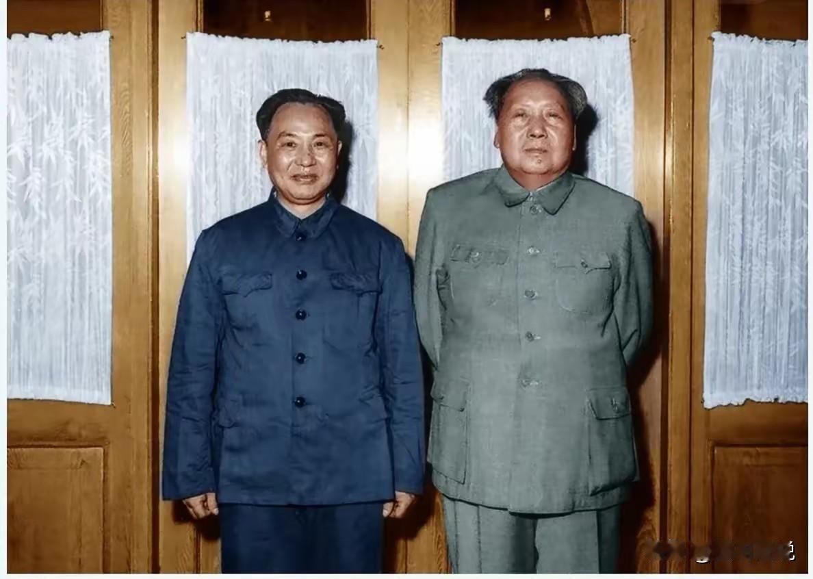 1969年，伟人76岁大寿时与厨师韩阿富留下了这张合影。自从1953年开始，伟