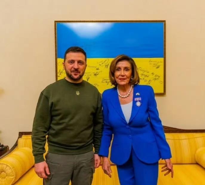 民主党个个立场坚定，远胜共和党的首鼠两端。清晰的态度，如暗处举灯，引领困者出困；