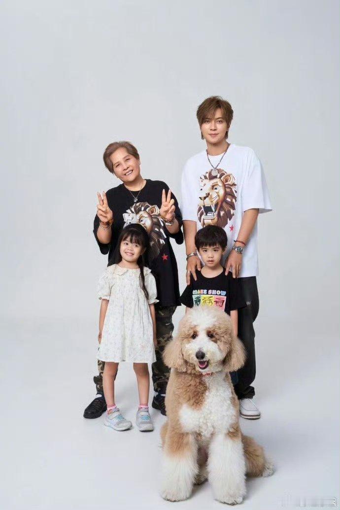 罗志祥经纪人小霜主动晒出亲子鉴定报告，以法律文件形式斩断“私生子”谣言，却意外揭