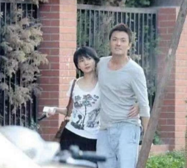 早年高圆圆跟于小伟处对象！