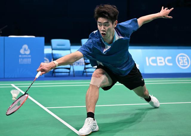 刚刚结束了一场泰国羽毛球大师赛男单1/16决赛，囯羽年轻选手董天尧，表现不佳，连