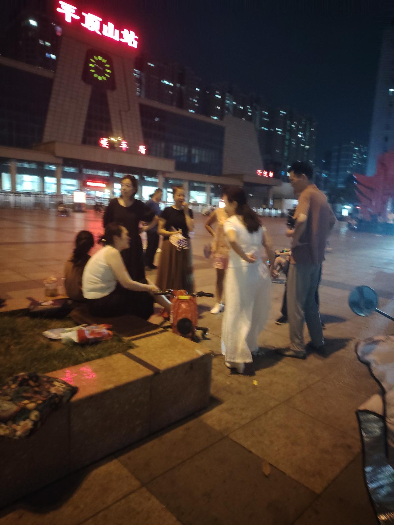 暑假到了，各位家长们一定要看好自己的孩子啊！昨天晚上，雨过天晴