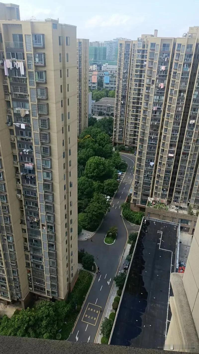 北京这套房，榨干了我们十年的底气，却连退路都没给我身边一对朋友，两口子在北