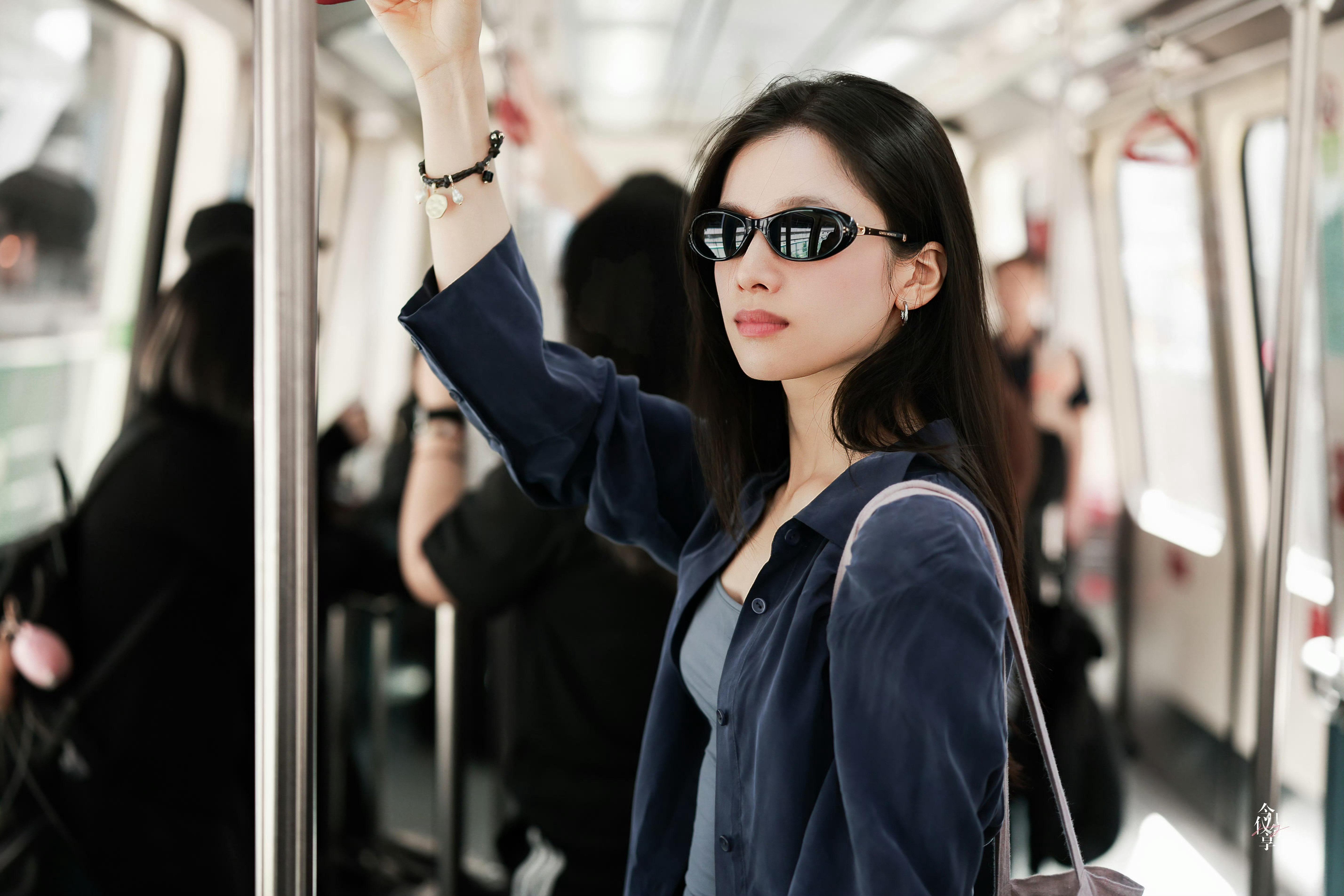 这竟然只是张婧仪的机场路透图……张婧仪​​​