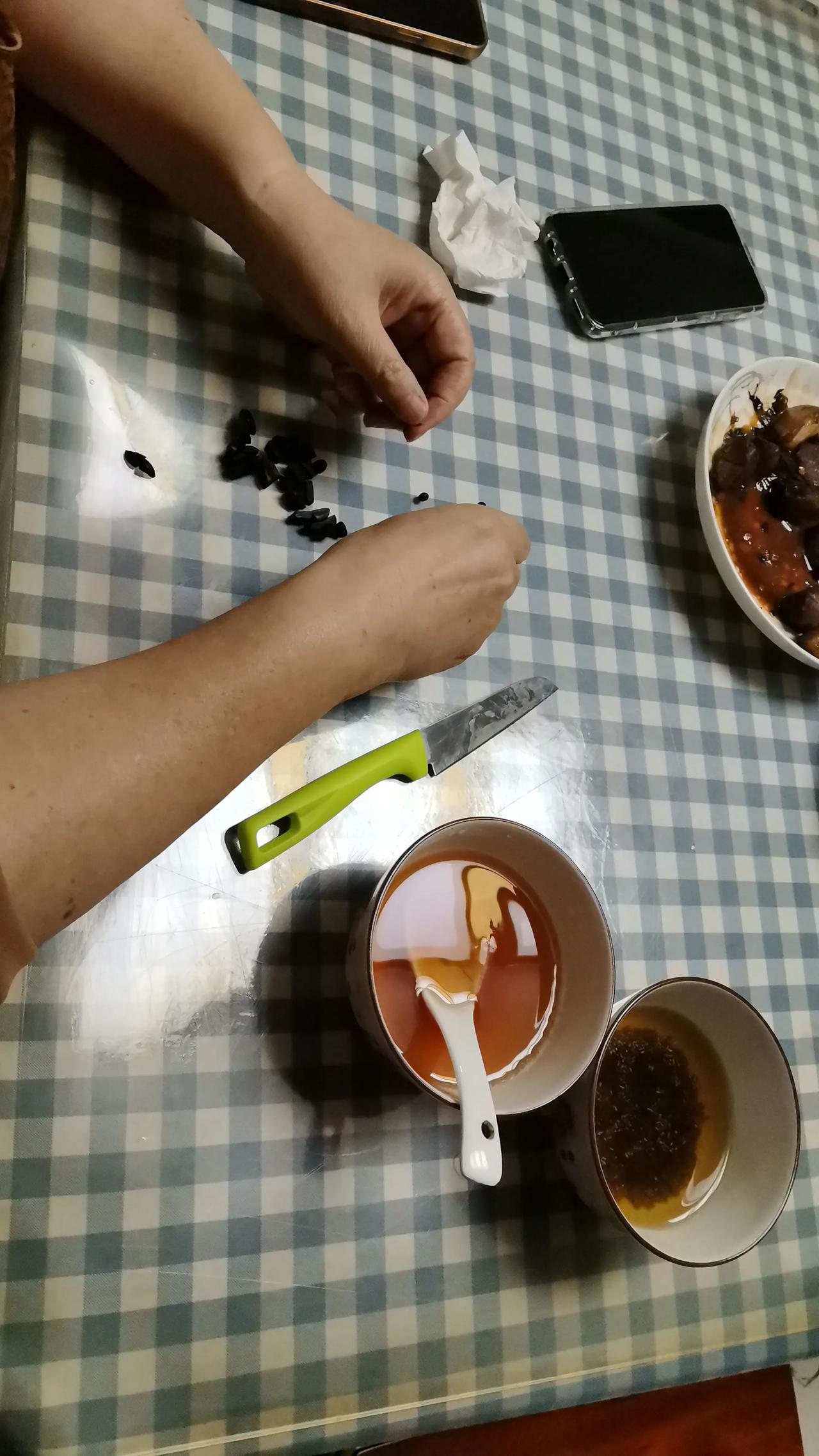 19年那会，我玩了个手游，那上面认识了两个兄弟，一个叫陈少，一个叫苏子，前面那个