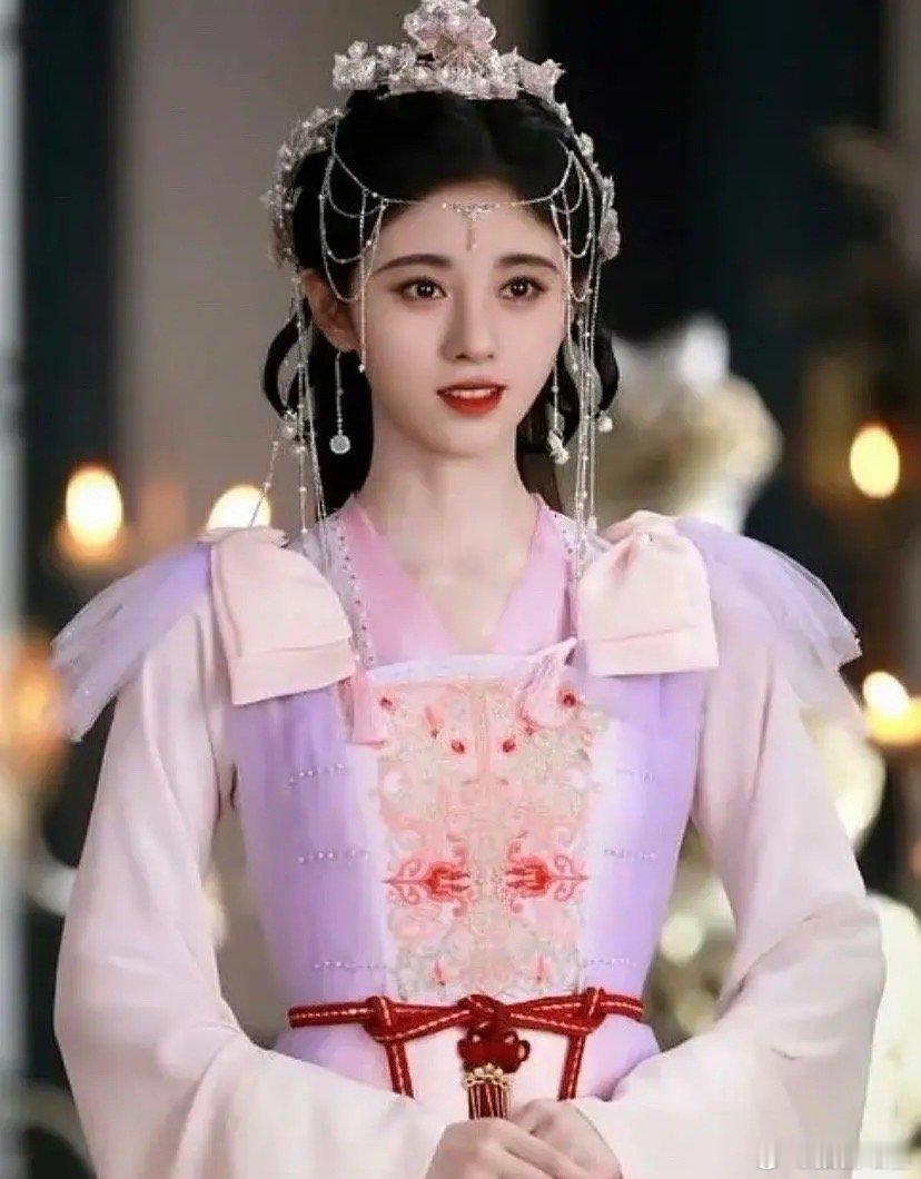 归鸾女主林允的乞丐扮相是认真的吗？又看到了一个和鞠婧祎一样的美妆博主