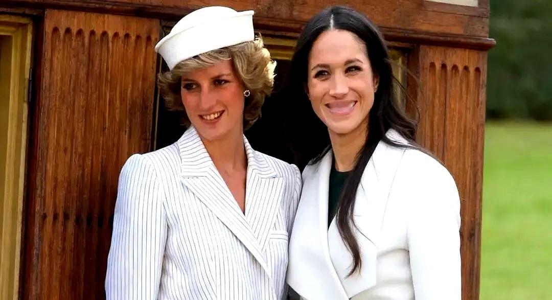 梅根对戴妃的“致敬”，咋越来越像复刻了？从双排扣大衣到珍珠项链，连拿包的角度