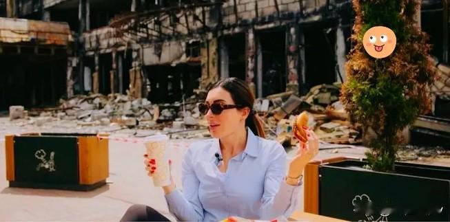 美国知名极右翼网红劳拉·卢默，最近干了一件让整个MAGA阵营都懵了的事——她跑了