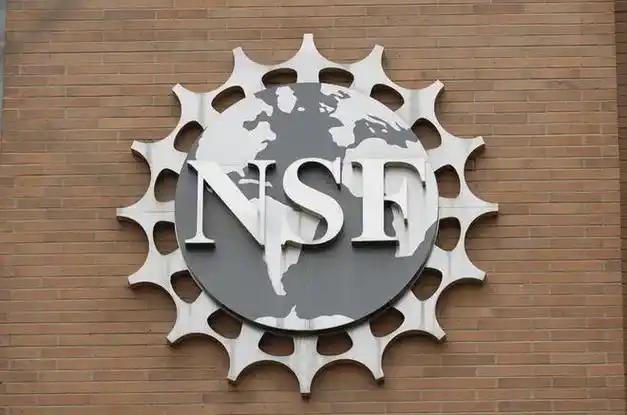 一个荒唐的禁令出台了。美国国家科学基金会告诉本国科学家：从今往后，中国的研究