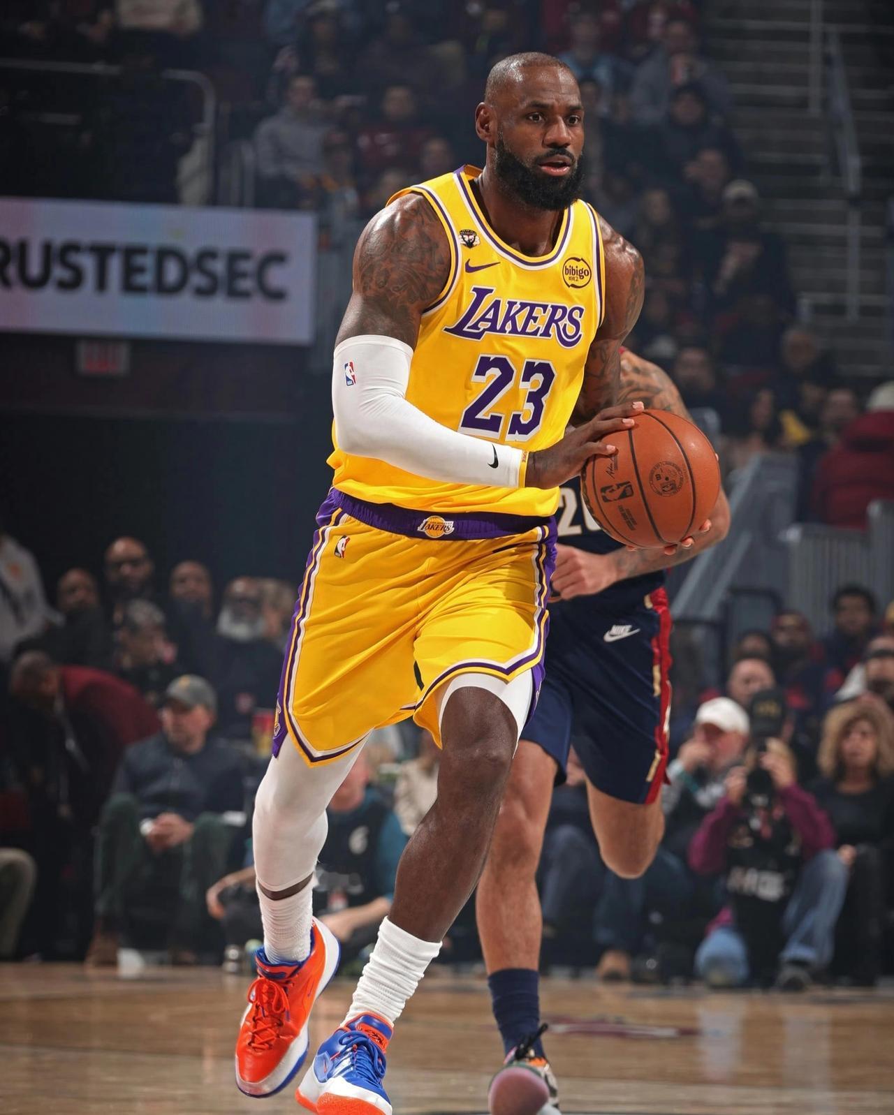 詹姆斯实在不行你就退役吧！主要是大家都看不下去了，你说说你都41岁了，组织又