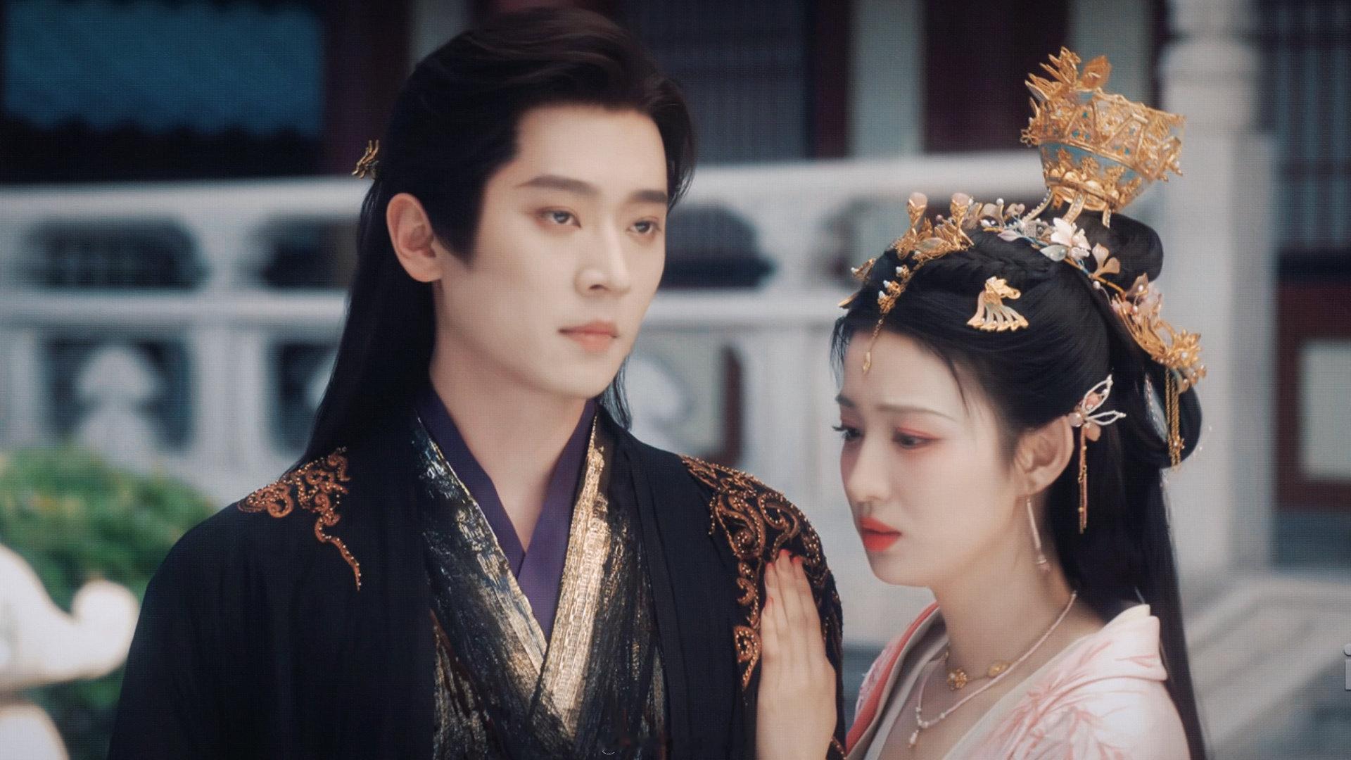 丞磊说和王楚然一对视就笑这俩看剧比剧还热闹🤣从叽里咕噜到莫名爆笑，丞磊一提草席