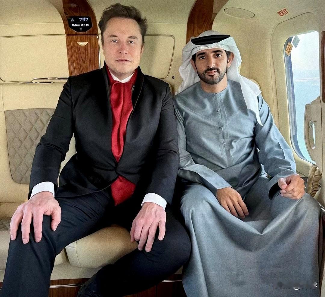 马斯克和迪拜王储哈姆丹同框了，他俩凑一块儿可不是闲聊，是要搞大事：既要弄迪拜的智