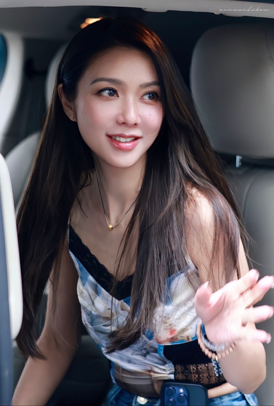 薛凯琪在逃女团门面薛凯琪的颜，真的是让人放心的那种，完全可以说一声在逃女团门面