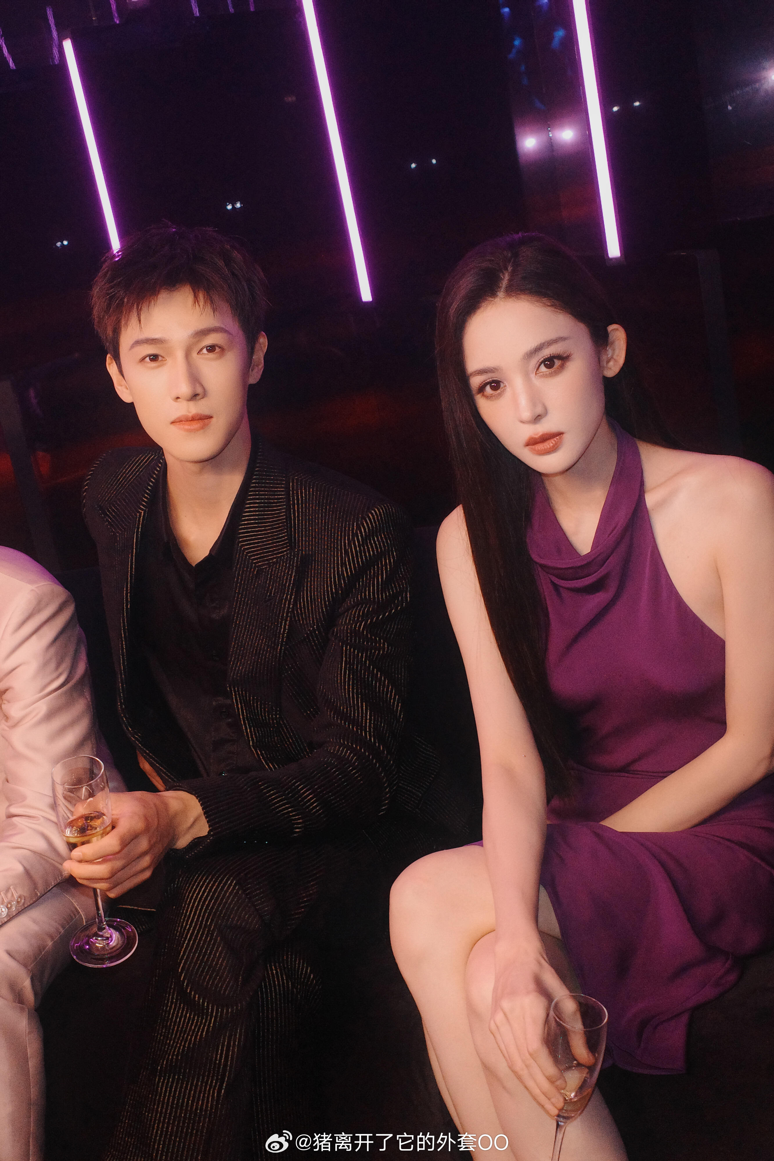 李昀锐娜扎同框合影，豪门姐弟谈笑风生！！​​​
