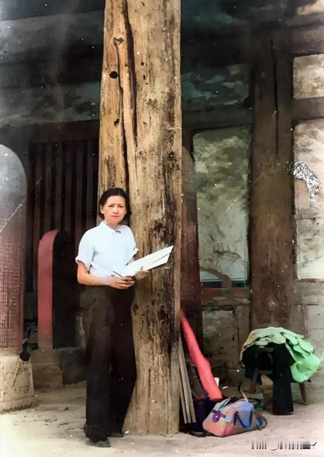 这便是林徽因的真实样貌，这不是演戏，也不是电视剧中的演员，而是1937年她在山西