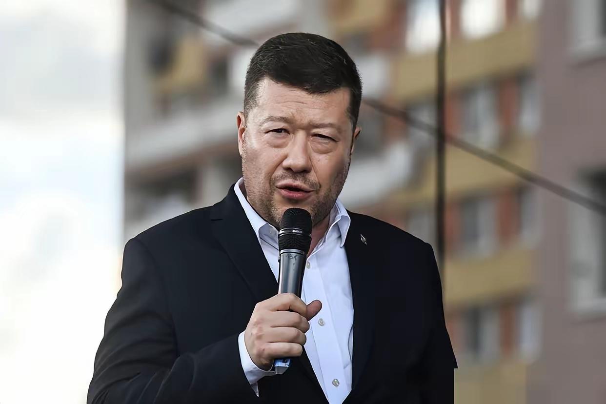 别看错了，他是捷克人！日裔捷克众议院议长冈村富夫将访华，持亲俄立场！应中方邀请，