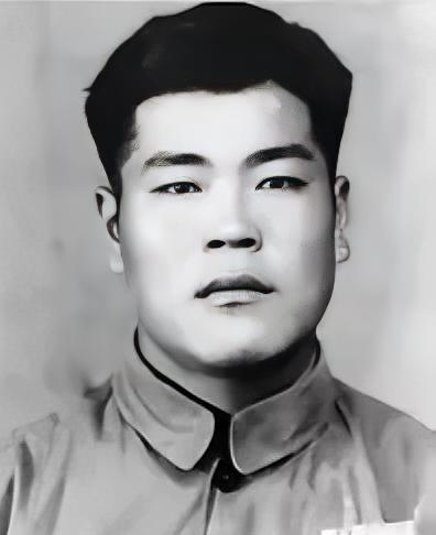 1979年，380团连长李仕钧，走出猫耳洞，喊：“下山搜战利品，愿意去的跟我走！