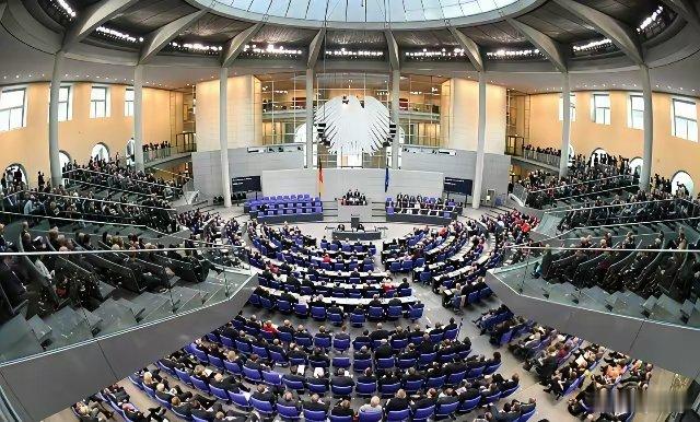 德国议会以压倒性多数否决了向乌克兰转移在德国冻结的俄罗斯资产的计划。