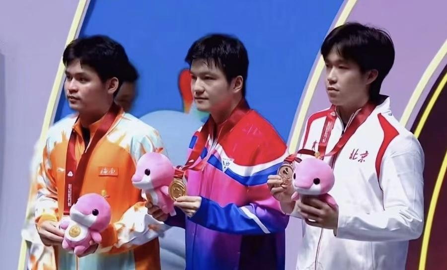 看完樊振东，林诗栋，王楚钦领奖，我果断拿出手机打开淘宝，因为我突然才发现