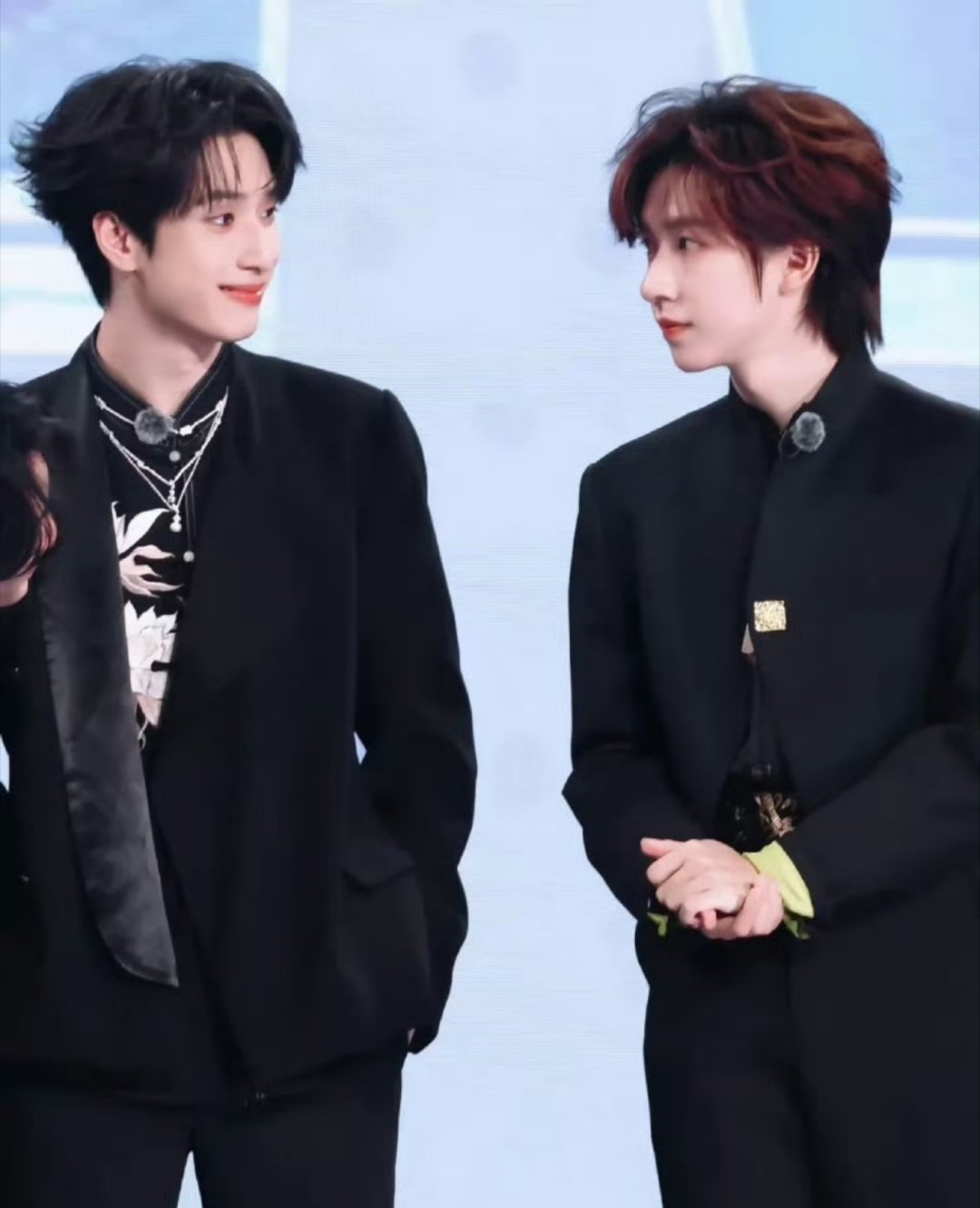 让严浩翔贺峻霖这个动作的人出来挨夸好喜欢孤独怪物多来点严浩翔贺峻霖双人唱跳舞台