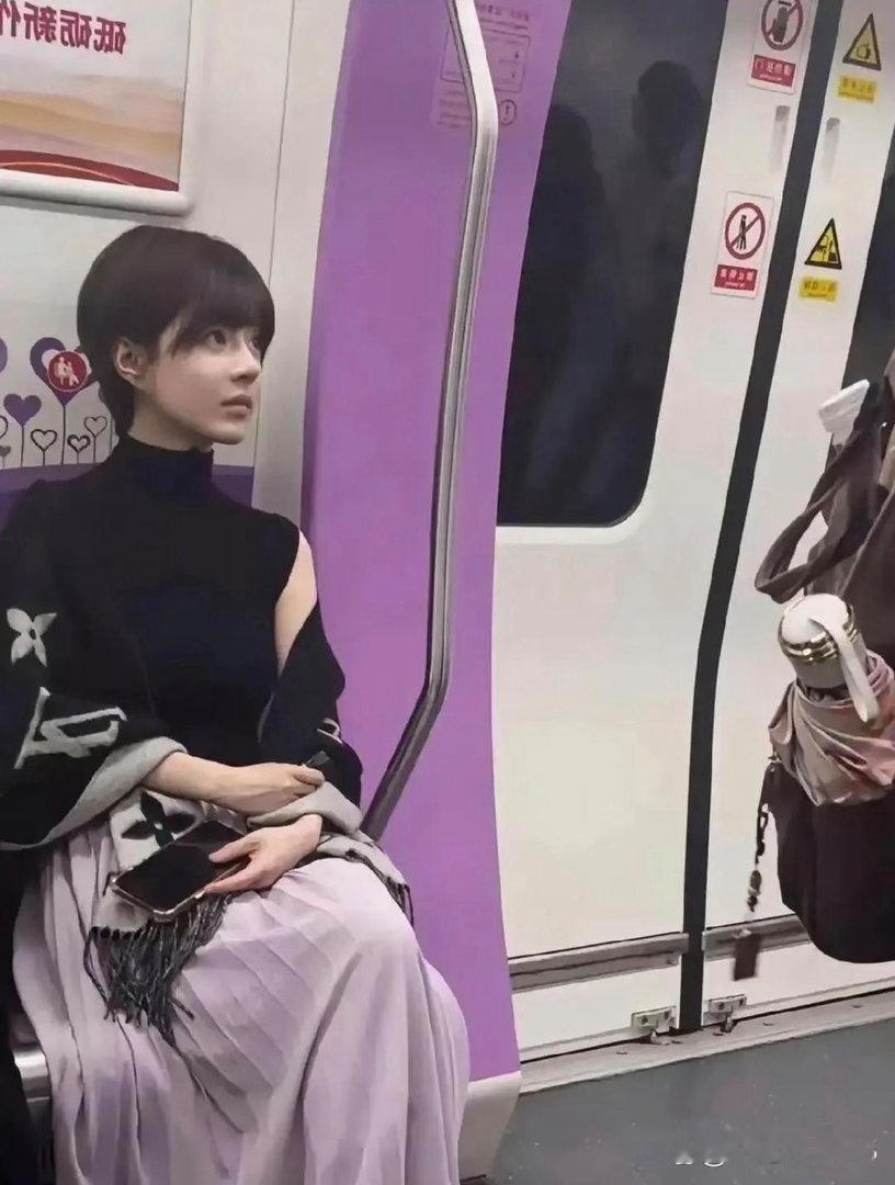 只要人长的漂亮，发型就不重要