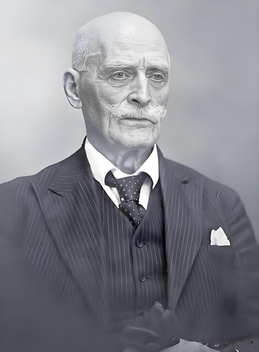 历史上也曾发生过转授诺贝尔奖章的事汉姆生(1859-1952)，挪威作家，1