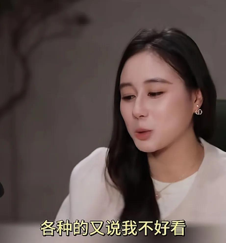 星二代要是都能有何超欣的清醒认知，估计娱乐圈会少一半星二代。何超欣在接受采访时