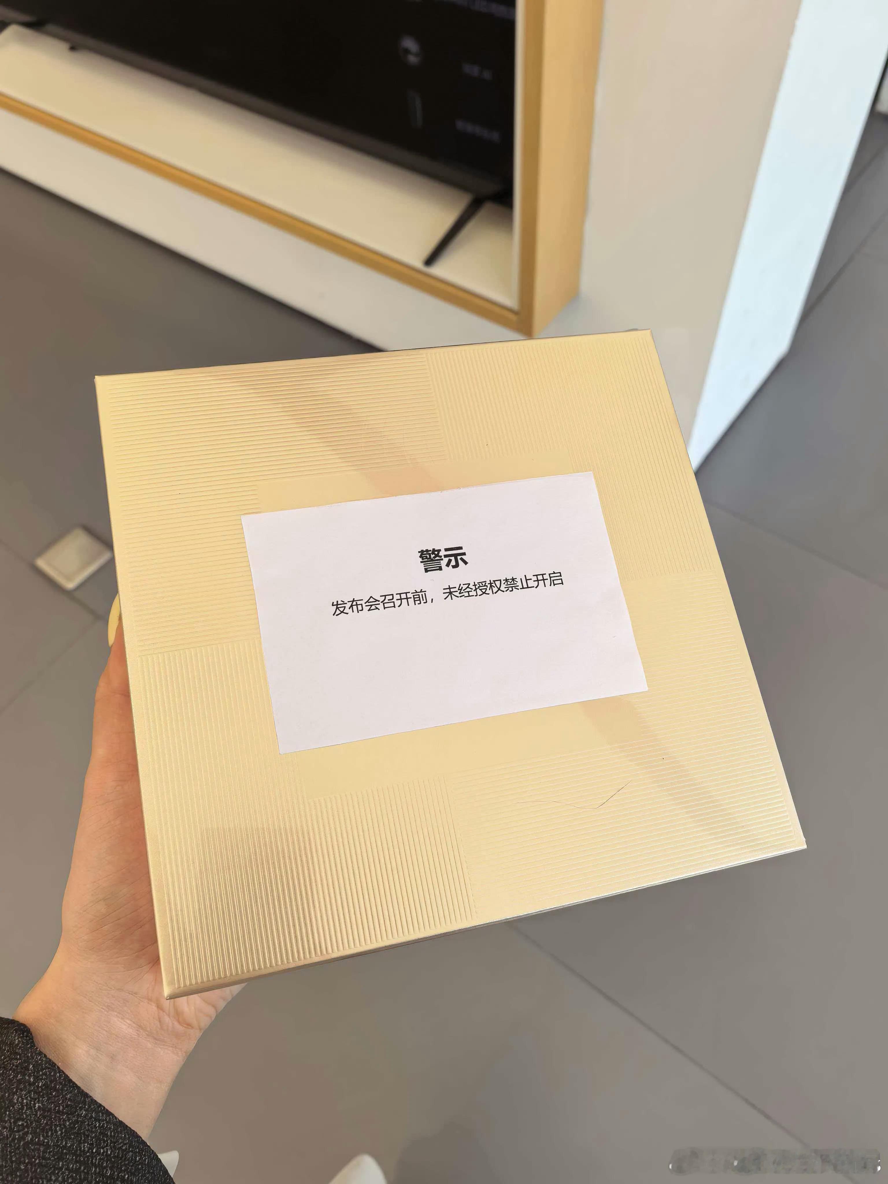 华为大阔折设计图曝光外屏5.3英寸，展开之后内屏7.5英寸，的大阔折叠，你