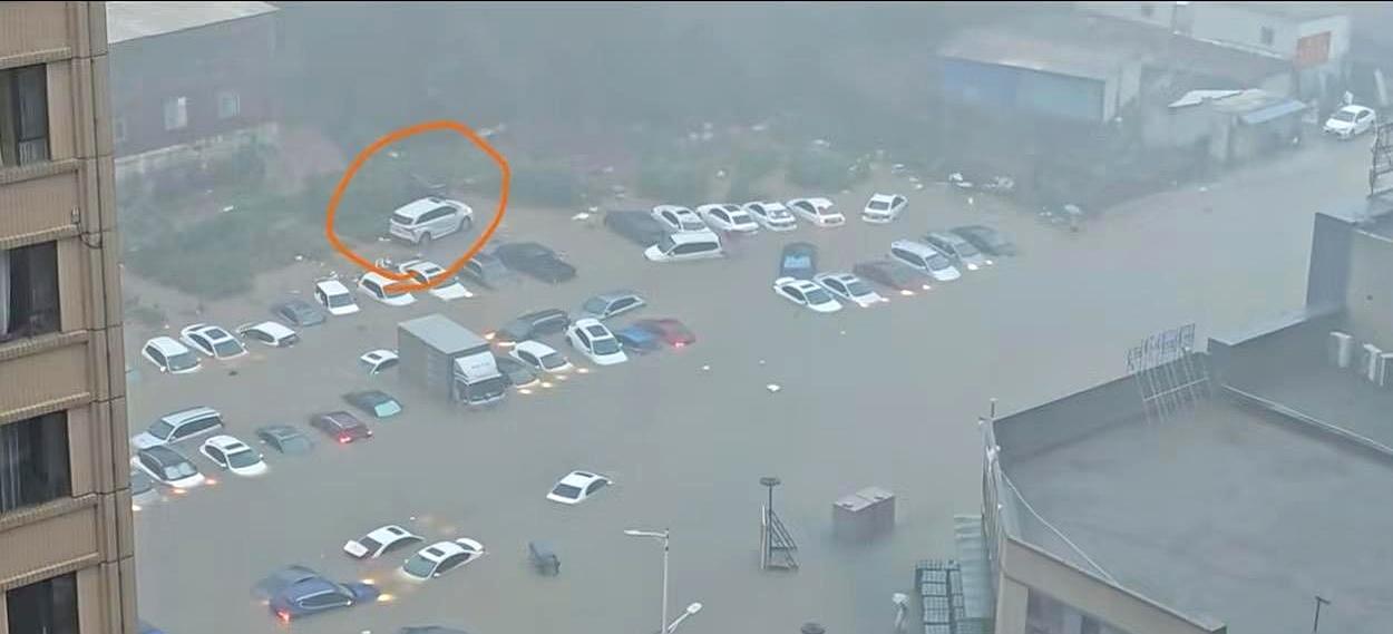 钦州这场雨，真不是一般的大。4月27日那天，凌晨到早上一直下个不停，雨势猛得离