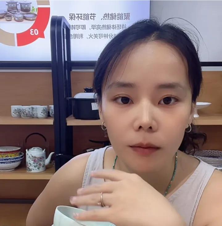 熊磊今天直播，说了直播内幕！小熊说：我们是自营的，不外包，我们三个人轮流的打