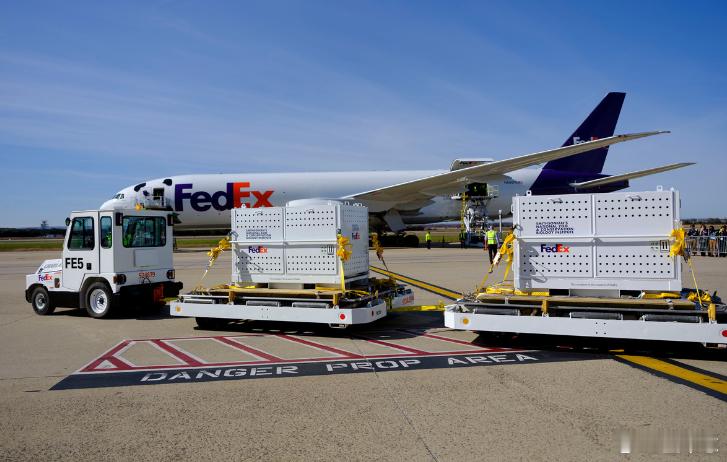 旅日大熊猫回国了每次看到熊猫回国的新闻都会好奇到底是怎么运的。查了一下，大熊猫