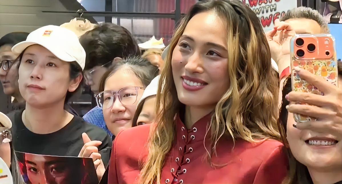 一年一度的中国网球公开赛即将鸣金开战，在美网中有上佳表现的郑钦文，正在积极备战即将到来的中网。在赛前