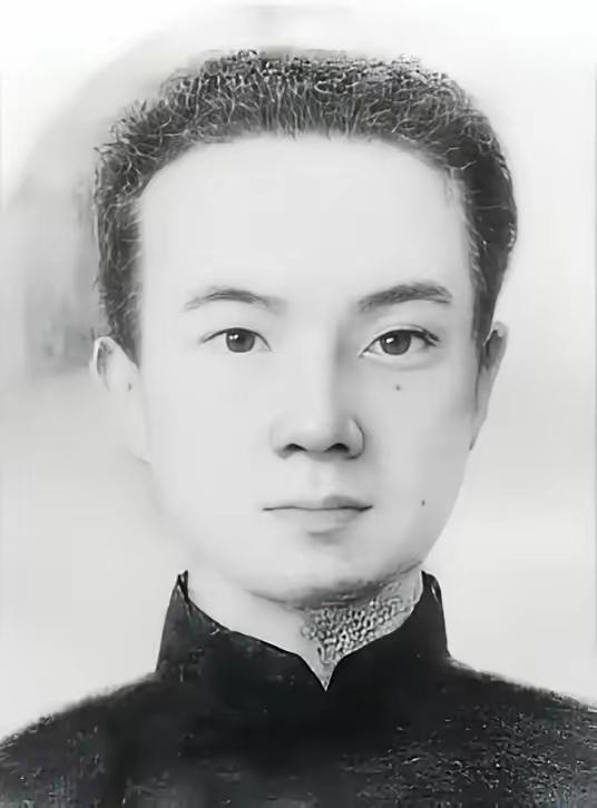 1938年，特务去小学抓地下党杨文海，谁知刚到校门口，恰巧就碰上了杨文海