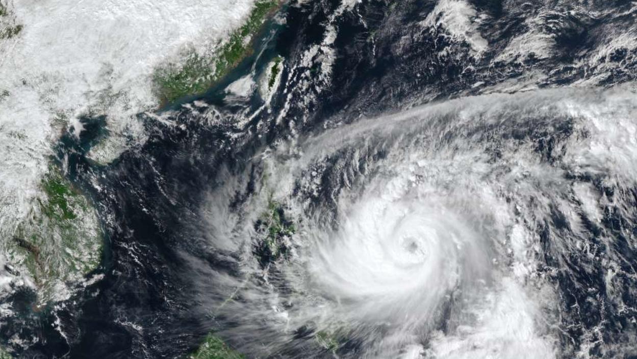 已经达到14级，这台风身体太大了，看看拍摄的画面。按照趋势，我国认为接下来它将