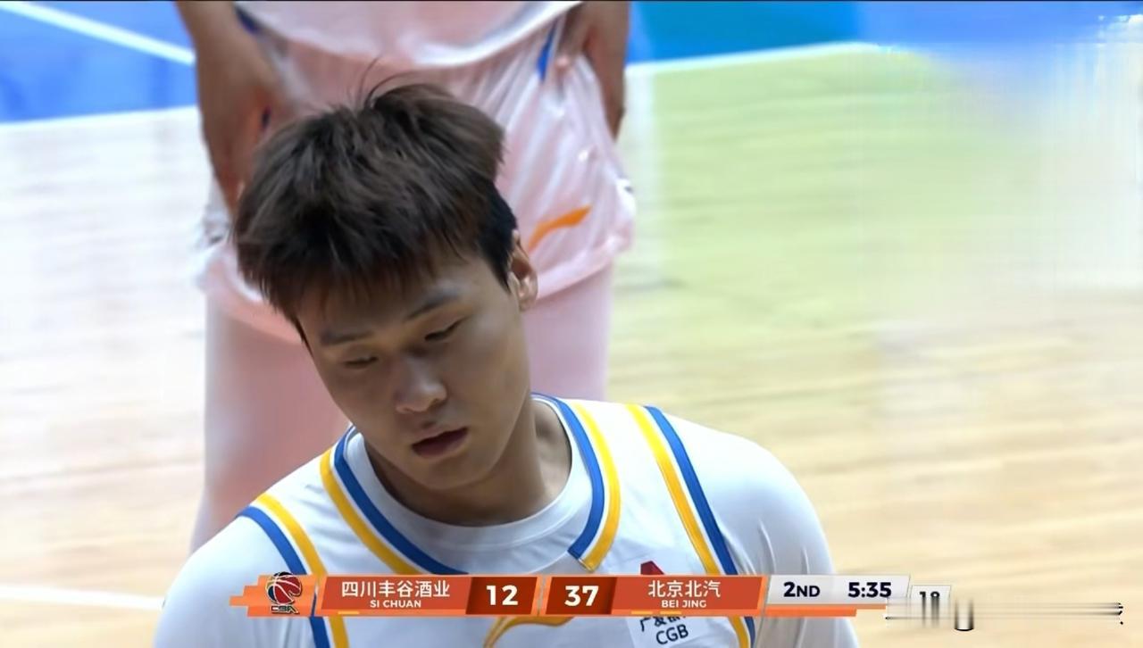 北京北汽后卫赵睿真是太不想得分了！在今天北京北汽客场挑战四川丰谷酒业的比赛中，目