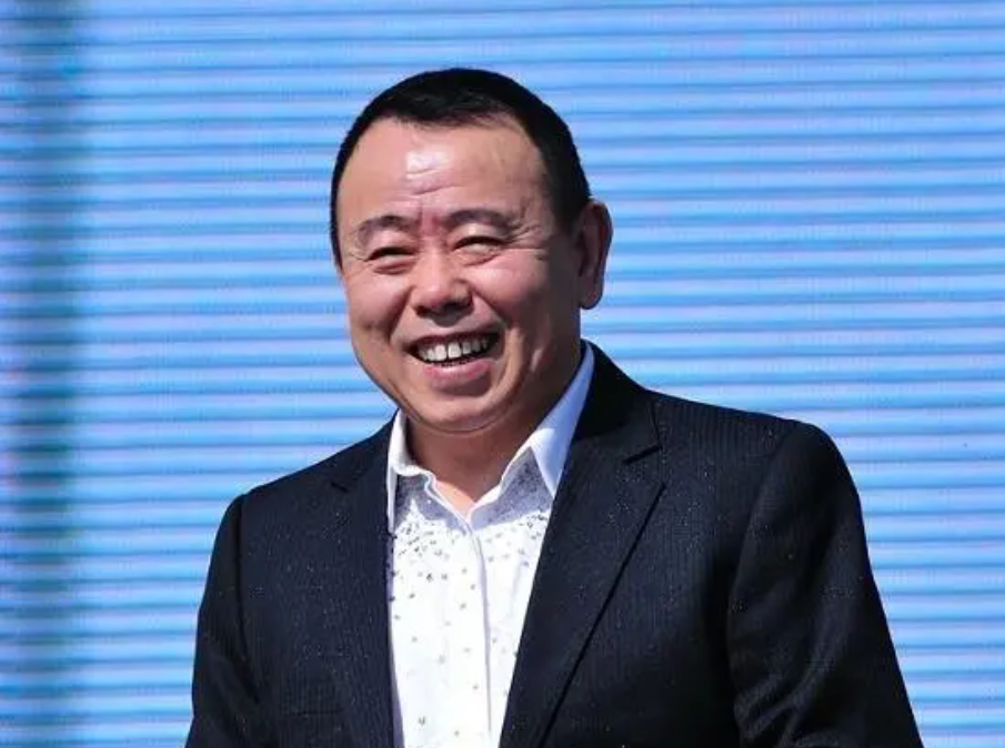 2012年，潘长江的女儿潘阳嫁给了身价10亿的石磊。潘长江对人高马大的石磊很满意