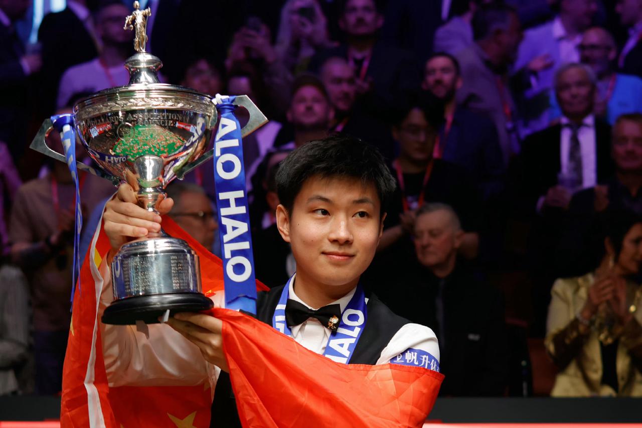 2025中国斯诺克赵心童、白雨露夺得男女世锦赛冠军!今天是2025年12月3