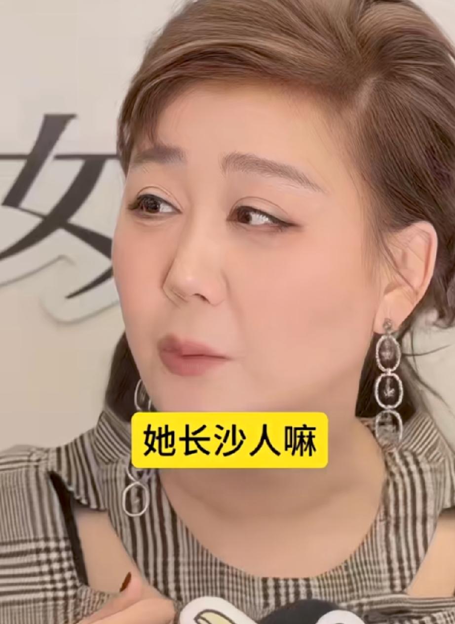 蓝心湄回应蔡康永：他很清楚他在做什么听到记者说蔡康永被内地封杀，她吓一跳，问