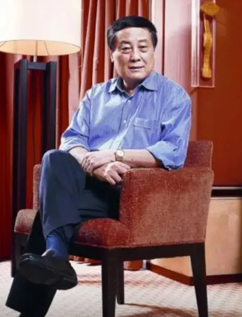 从最近最火热的杜建英，宗馥莉事件来看，宗馥莉手段高明，杜建英贪得无厌。杜建英高