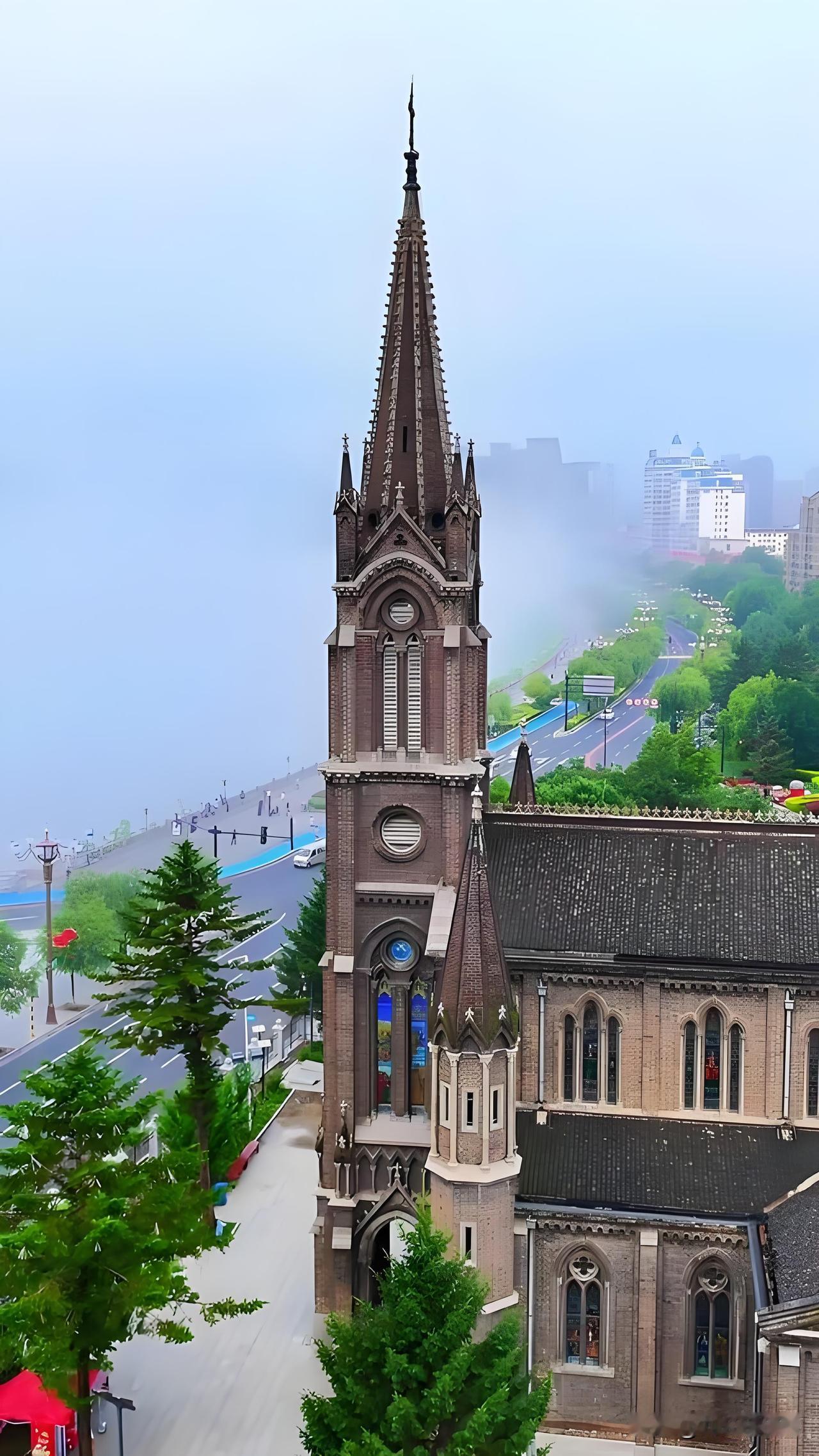 吉林市好玩的地方有很多以下10处是吉林市比较热门的旅行景区:1、吉林市雾凇