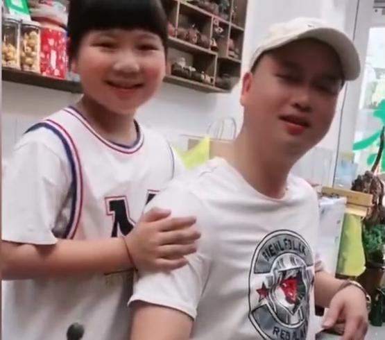 上周，儿子和我说，他们两口子想生三胎，问我的意见，我儿子还说，只让我带头三年，等
