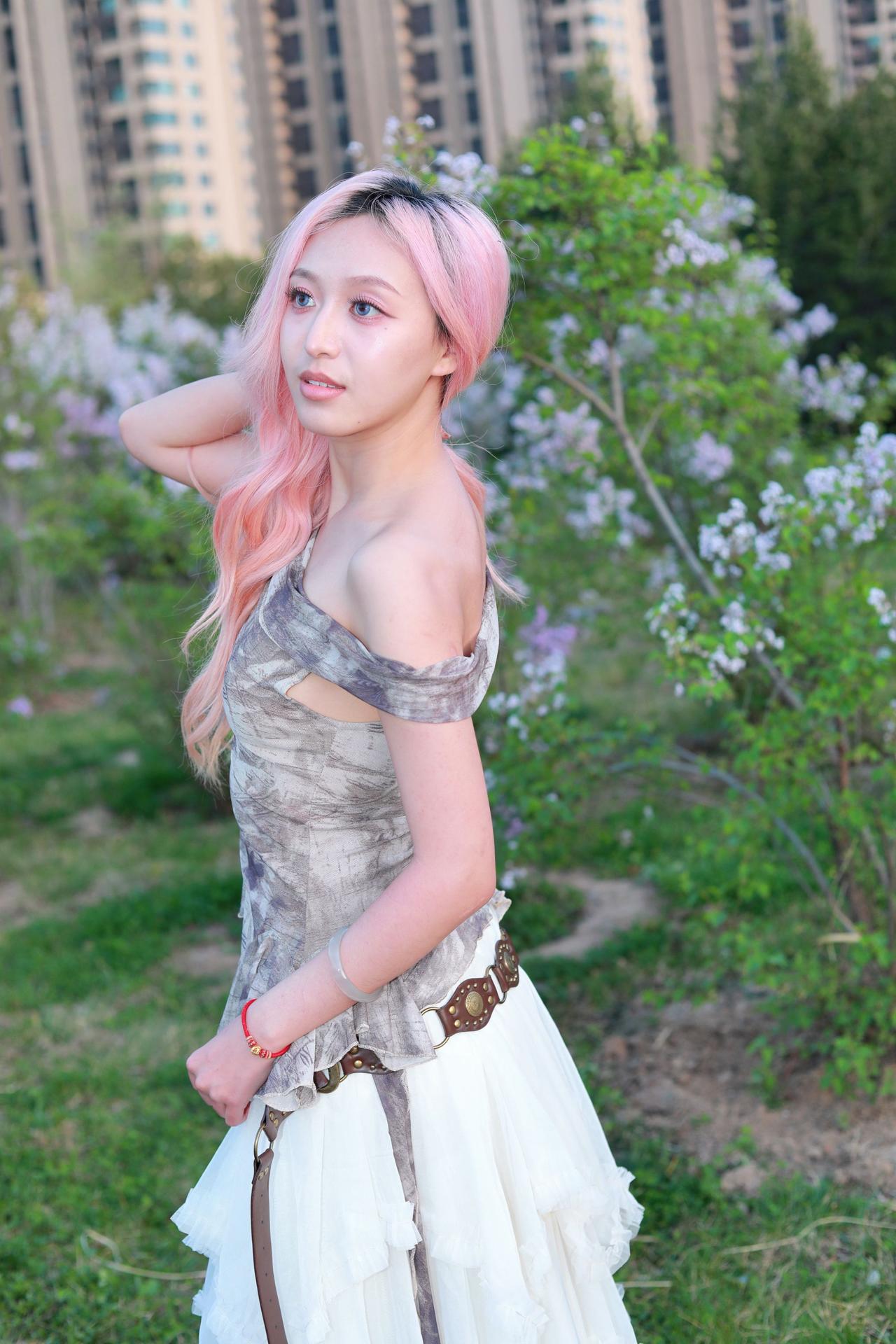 人像摄影约拍跟拍丁香花开丁香花人像原创原图直出照片