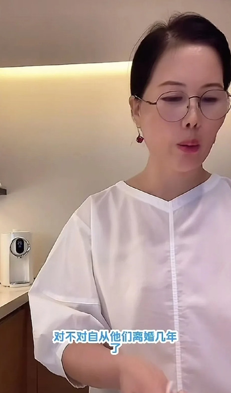他们都离婚好几年了吧？如果我真的掺和他们的家事，20个小杨阿姨都回家了！小杨