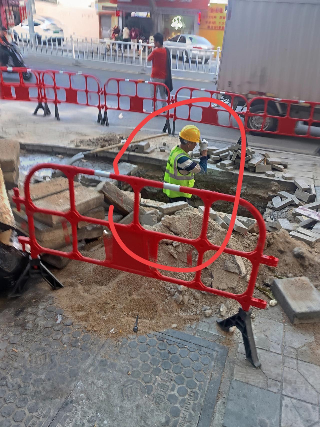 有件事我不知道怎么说才好我发现一个严重的问题你敢相信吗？这就是所谓的管