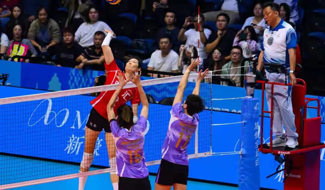 老牌劲旅天津女排0:3输给了朱婷领衔的河南女排，河南赢得干净利索，天津女排根本抵